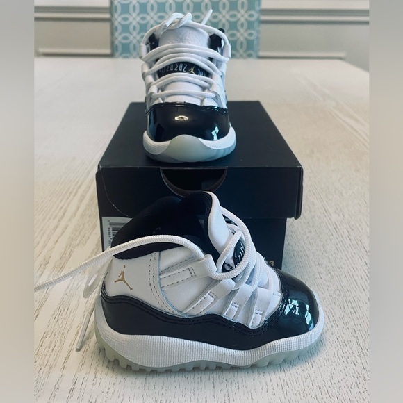 Nike Air Jordan 11 Retro - Toddler Size 3C (378040-170) - Picture 2 of 6